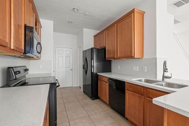 Building Photo - 35 Wickerdale Pl