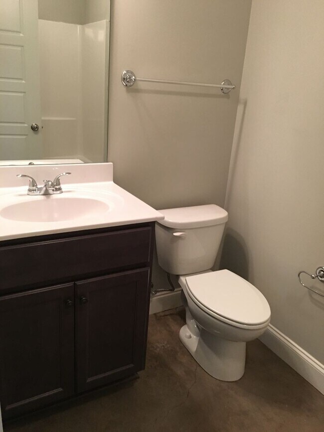 Building Photo - Pre- Leasing Fall 2026 5 Bedroom Near Down...