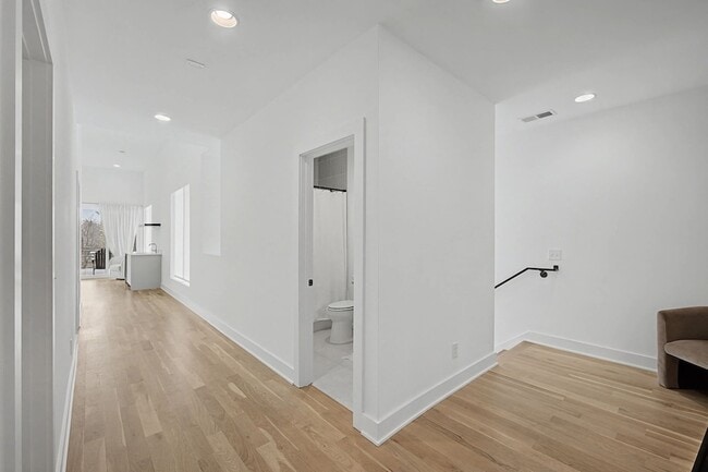 Building Photo - 2510 Barclay Dr