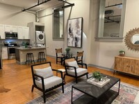 Building Photo - Downtown Studio Apartment with Parking Inc...