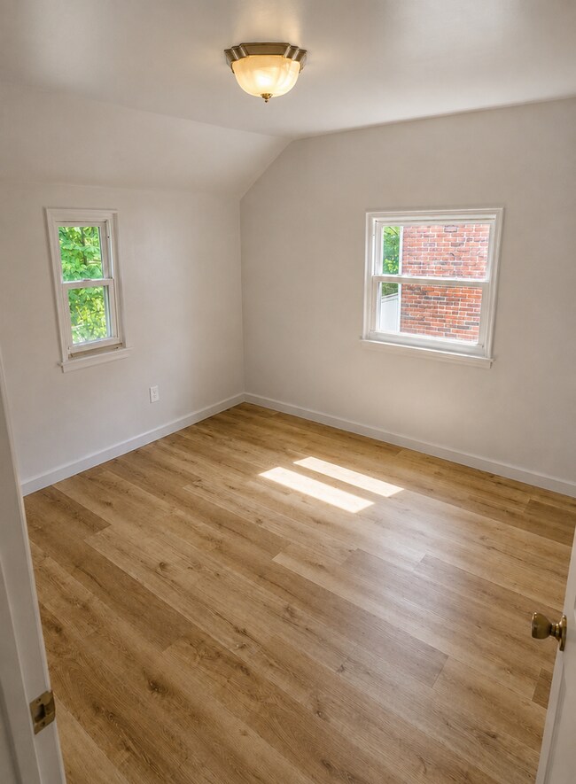 Building Photo - For Rent: Updated 2 Bedroom Townhouse in Carrick $1,400/Month