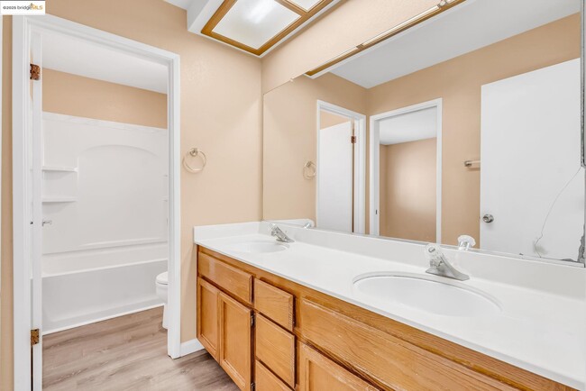 Building Photo - 4820 Ridgeview Dr