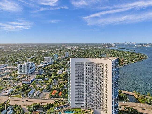 Building Photo - 601 NE 36th St