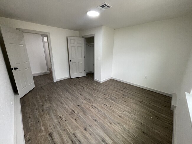 Building Photo - 3b, 1b Home in The Village