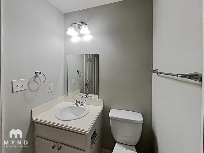 Building Photo - 9062 Homewood Dr