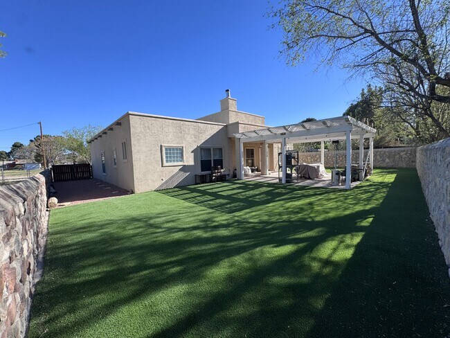 Building Photo - West El Paso Ranch Home
