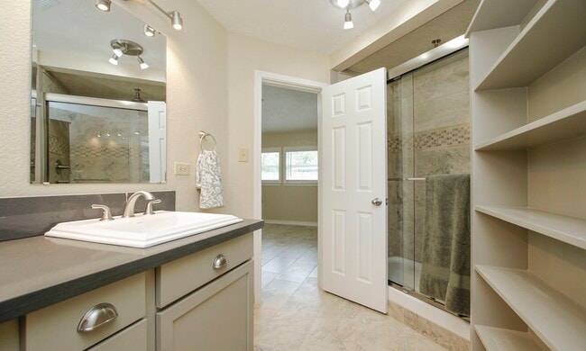 Building Photo - 19518 Gladewater Dr