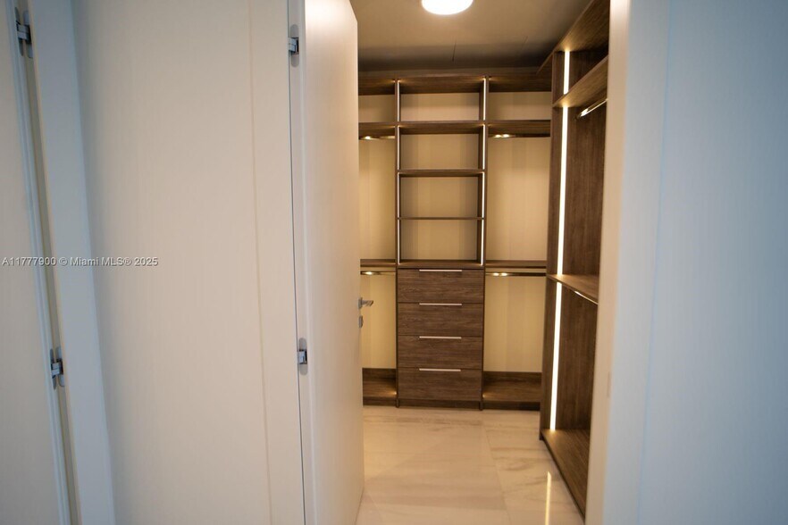 Building Photo - 300 Biscayne Boulevard Way
