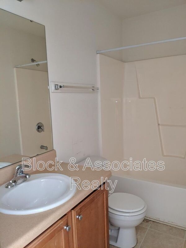 Building Photo - 120 Willow Ridge Dr