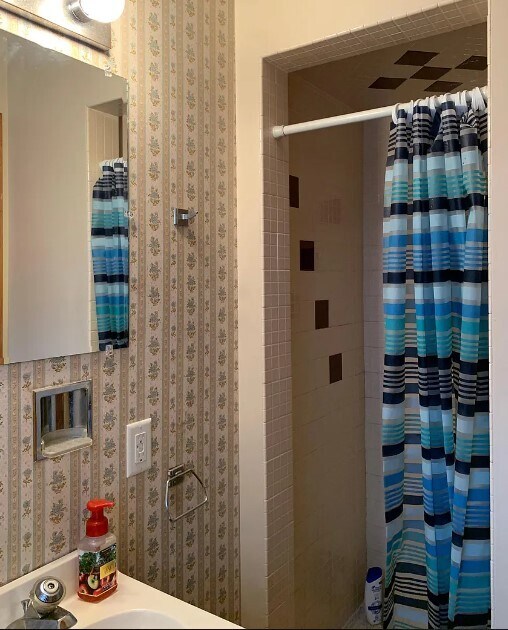 Building Photo - 613 St Charles Rd