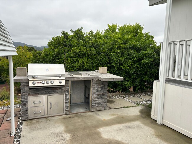 Building Photo - 55+ Mobile Home Community, 2 Bedroom