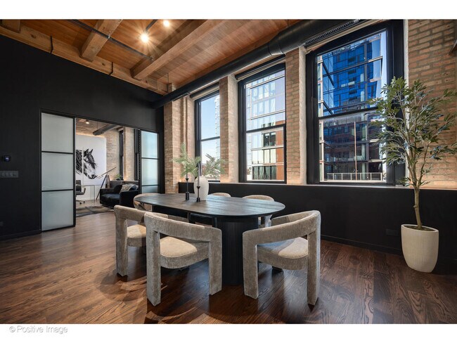 Building Photo - 1101 W Lake St