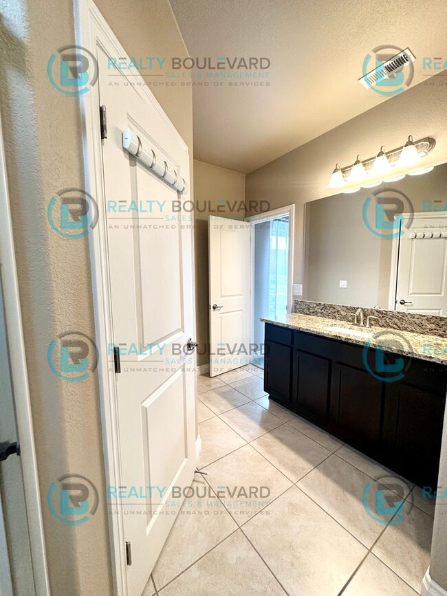 Building Photo - Beautiful 3 Bedroom located in Cold Springs!