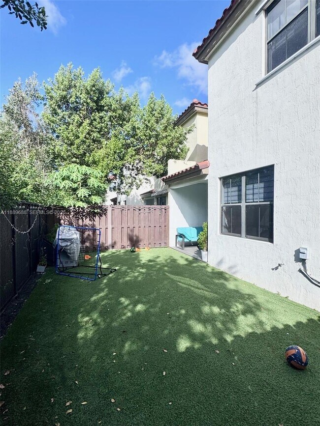 Building Photo - 10300 NW 70th Terrace