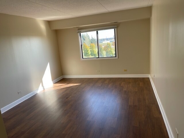 Building Photo - 350 Plum Creek Dr