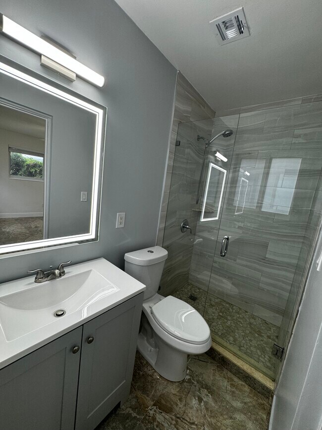 Building Photo - 1041 NE 178th Terrace