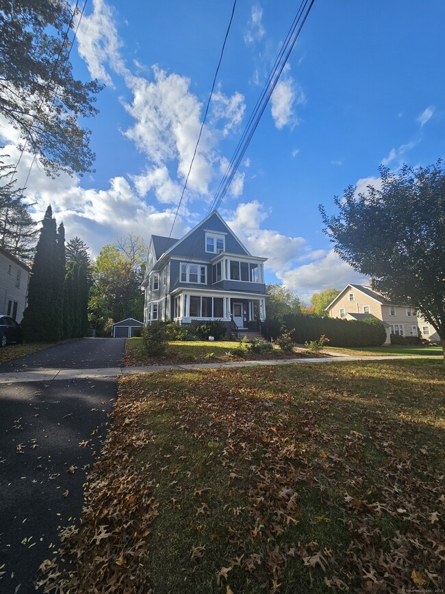 Building Photo - 405 Main St