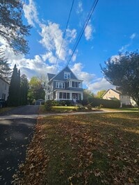 Building Photo - 405 Main St