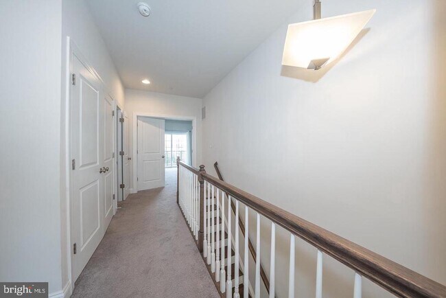 Building Photo - 220 Charles Ellis Dr