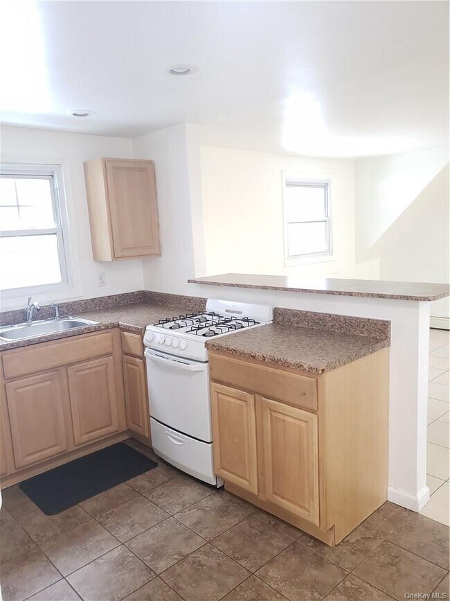 Building Photo - 51 Hillandale Ave