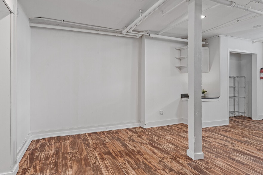 Building Photo - 2449 Pillsbury Ave S