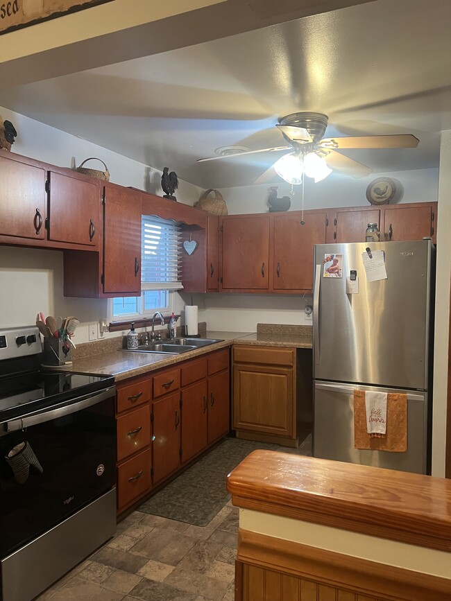 Kitchen - 1542 Garst St