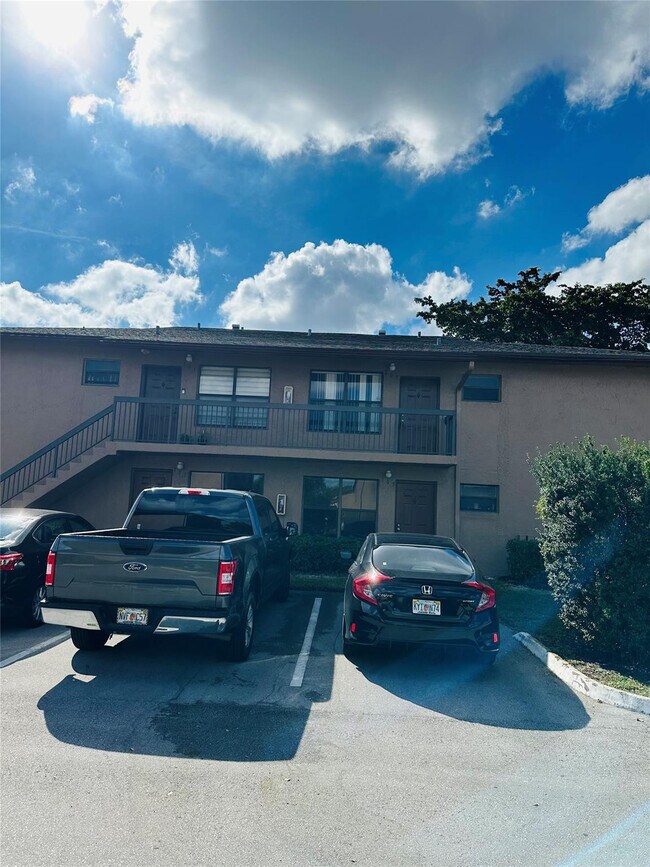 Building Photo - 10046 Winding Lake Rd