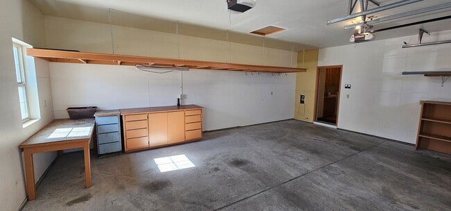 Building Photo - Beautiful 3 Bed 2 Bath One-Level Home Available in Quiet Neighborhood