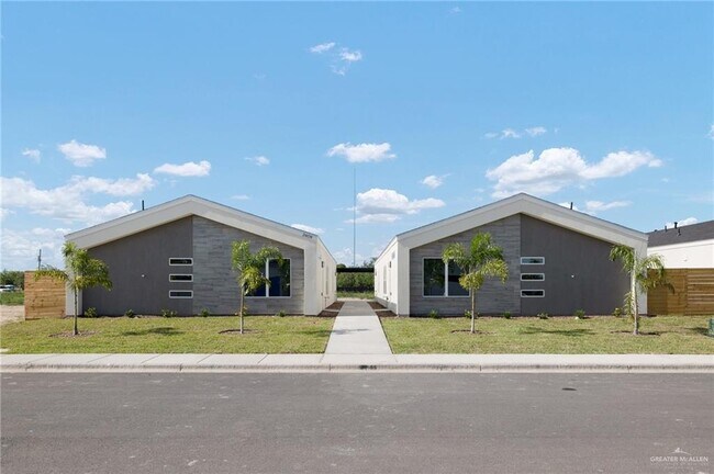 Primary Photo - 2609 Mockingbird Rd