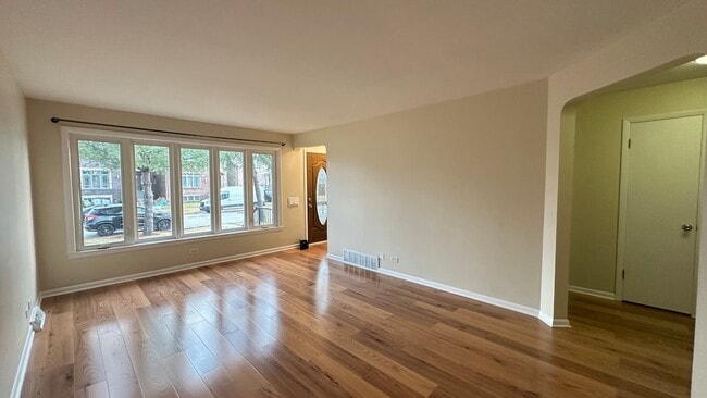 Building Photo - 7520 W Carmen Ave