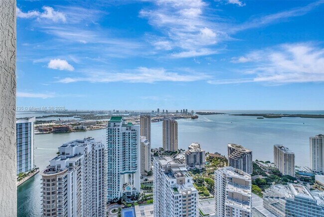 Building Photo - 495 Brickell Ave