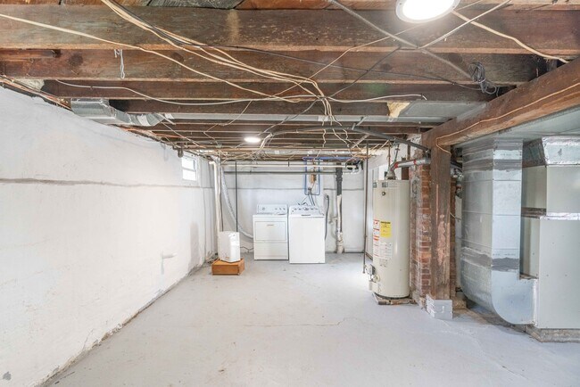 Building Photo - 251 Floral Ave
