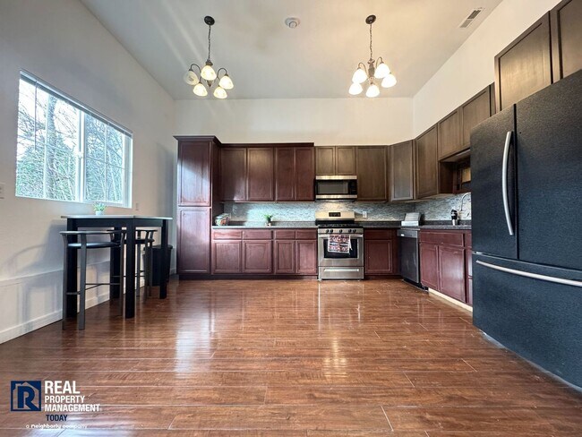 Building Photo - Mills - 2817 (Advertising Only)