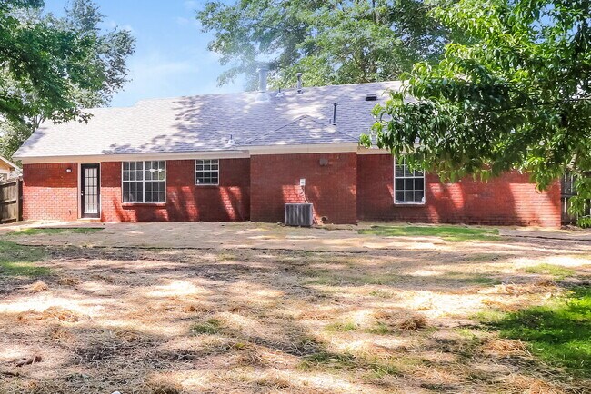 Building Photo - 5930 Garden Ridge Dr