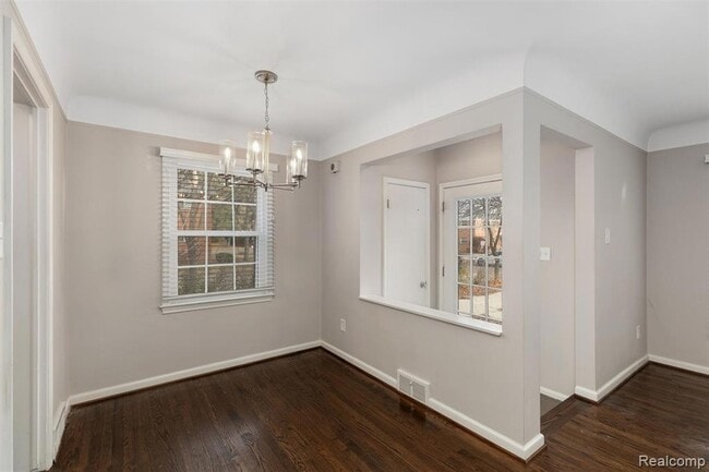 Building Photo - 3221 Shenandoah Dr