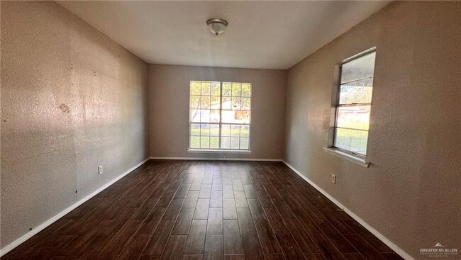 Building Photo - 10 Tulipan Dr