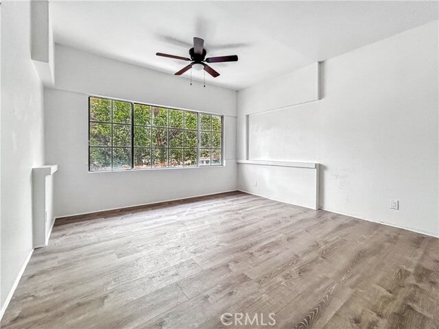 Building Photo - 825 W 40th Pl