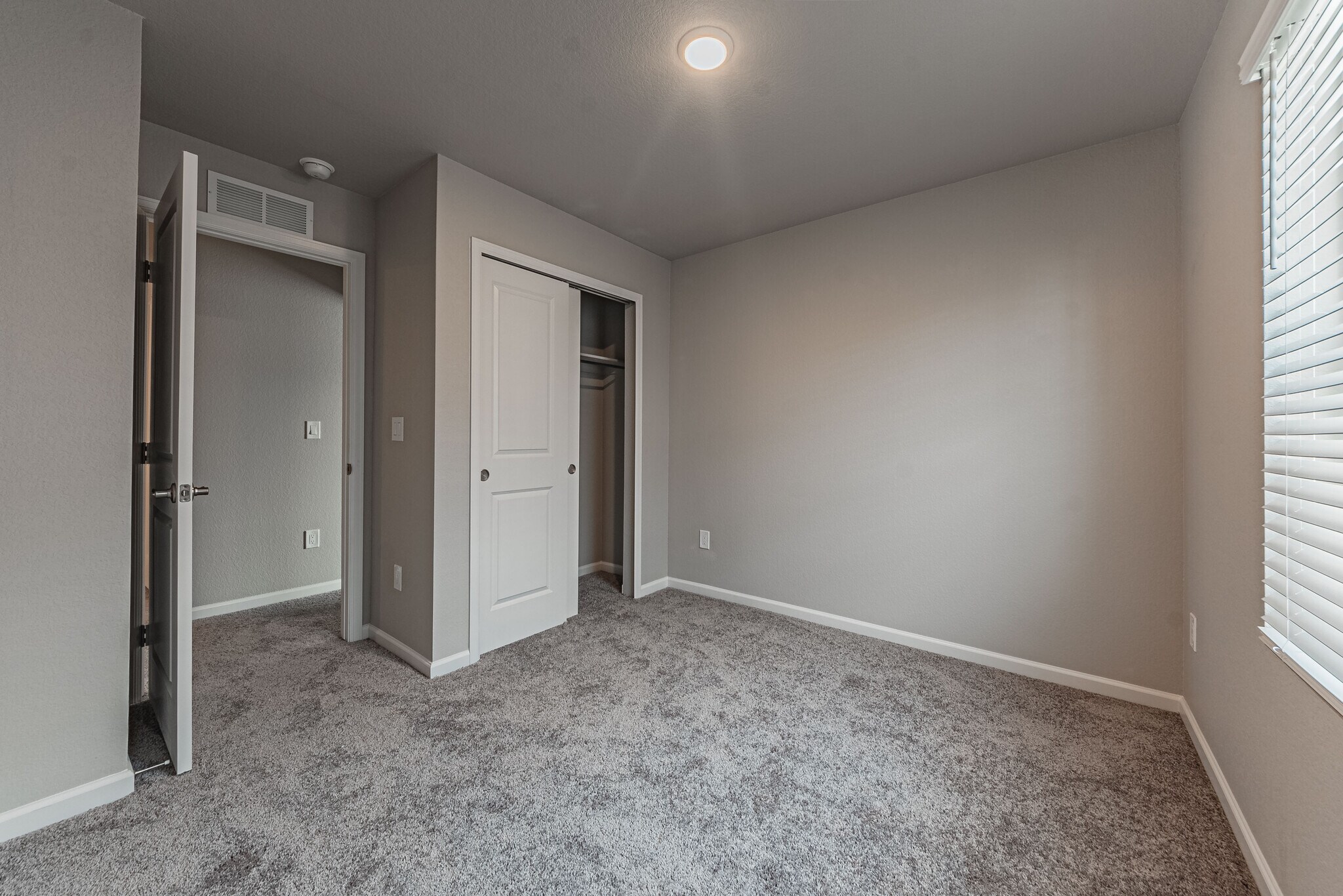 Building Photo - 10653 Columbite Hts