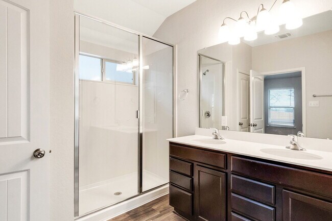 Building Photo - 117 Nathaniel Dr