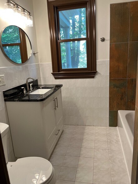 Bathroom 1 - 88 Putnam Ave