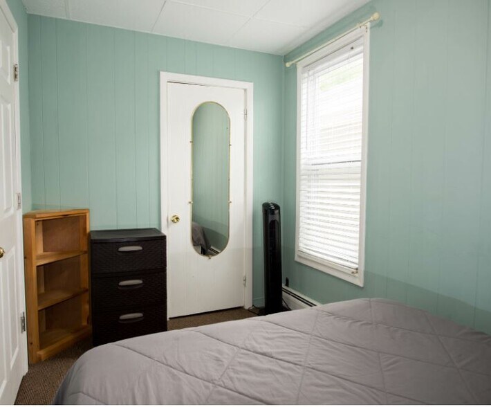 Building Photo - 42 Everett St