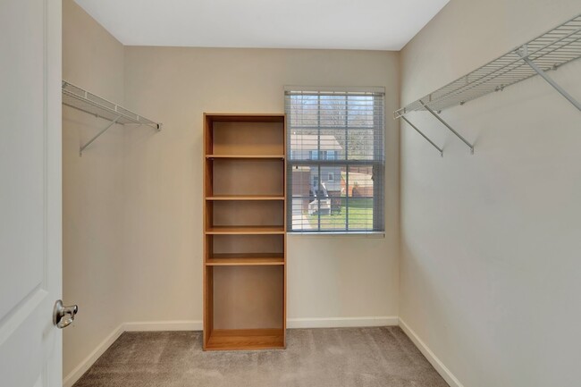 Building Photo - 2576 Jordan Ridge Dr