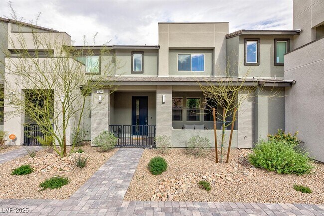 Primary Photo - 527 Sonoma Range St