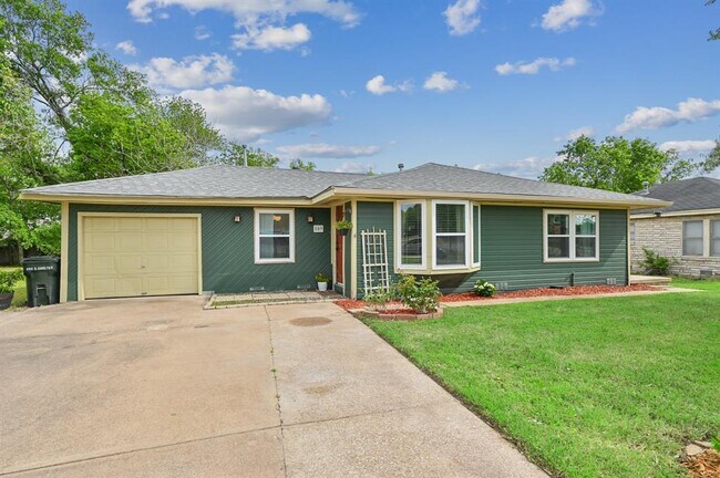 Building Photo - 809 S Coulter Dr