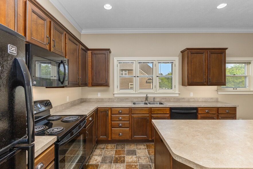 Building Photo - 835 Cherry St SE