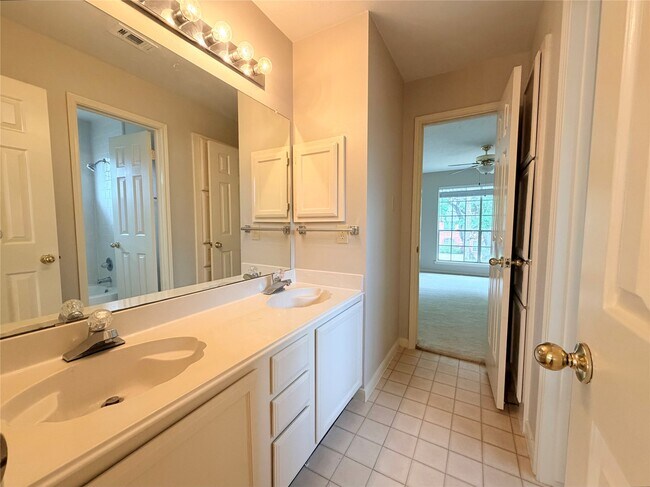 Building Photo - 3306 Vista Lake Dr