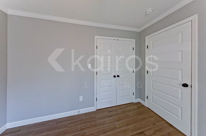 Building Photo - 706 Hickory Ave