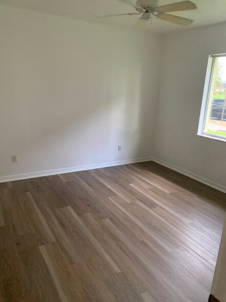 Building Photo - 5250 Chiquita Blvd S