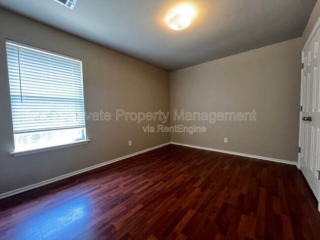 Building Photo - 1709 Del Simmons Dr