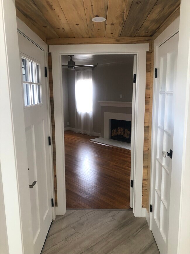 Building Photo - 3956 Olmsted Ave